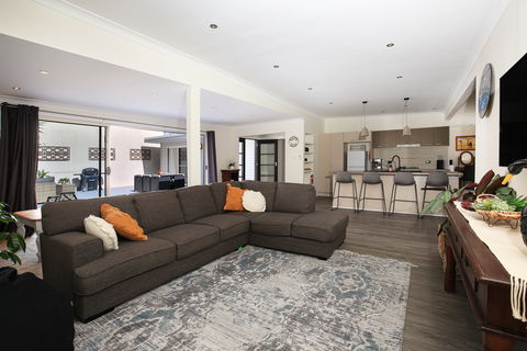Swanway - Darwin Holiday 0