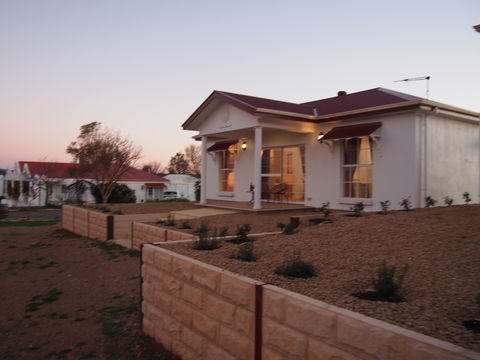 1837 Barossa Luxury Vineyard Cottages - Darwin Holiday 2