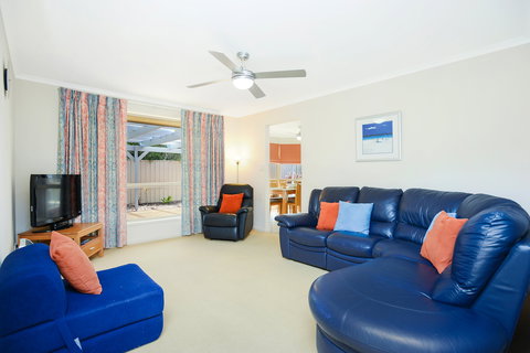 2 Marto Court, Carrickalinga - Darwin Holiday 1