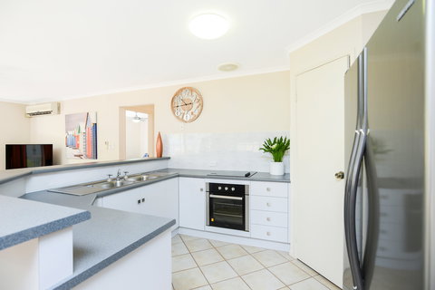 2 Marto Court, Carrickalinga - Darwin Holiday 2