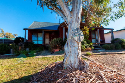 Aarlaur 1 - Darwin Holiday 0