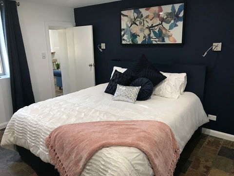 Adagio In Auburn - Darwin Holiday 0