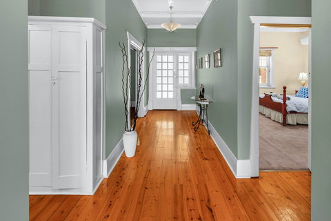 Adelaide Style Accommodation-City And Beach Luxury Home - Darwin Holiday 1