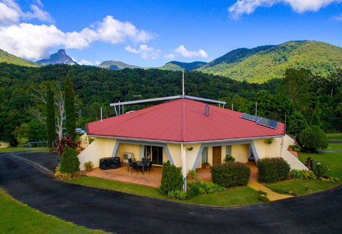 A View Of Mount Warning Bed And Breakfast - Darwin Holiday 0