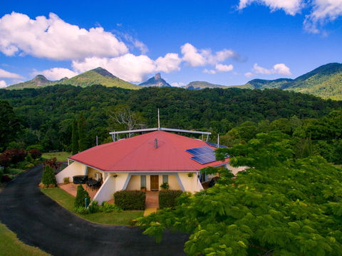A View Of Mount Warning Bed And Breakfast - Darwin Holiday 1