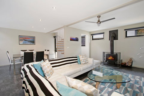 Breakaway Bright - Darwin Holiday 0