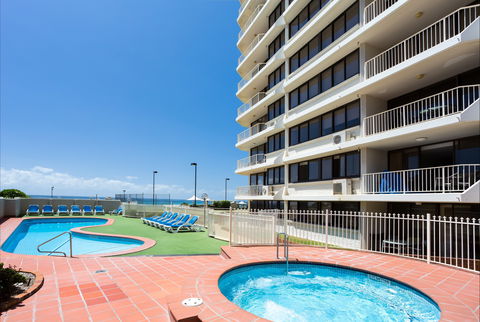 Breakers North - Absolute Beach Front Holiday Apartments - Darwin Holiday 2