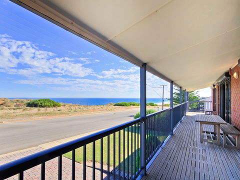 Century 21 SouthCoast: Beach House At Moana - Darwin Holiday 0