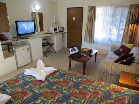 Colonial Motor Inn Pambula - Darwin Holiday 1