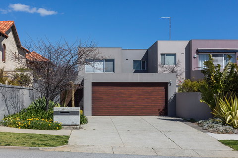 Cottesloe Beach House II - Darwin Holiday 1