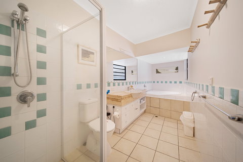 Cylinder Cove - Darwin Holiday 1