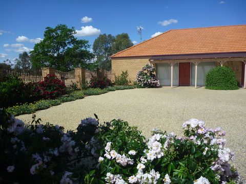 Fairways Bed And  Breakfast At Jerilderie - Darwin Holiday 1