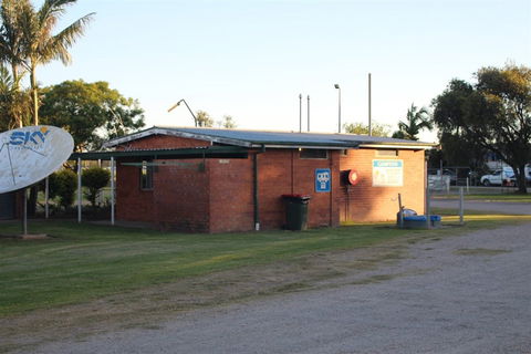 Grafton Greyhound Racing Club Caravan Park - Darwin Holiday 0