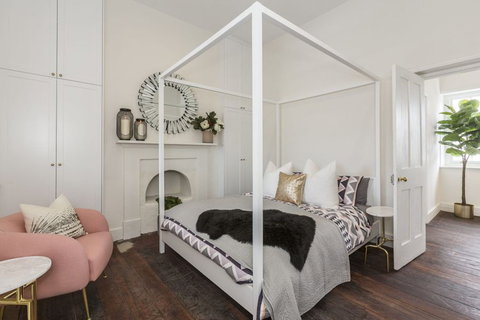 Landmark 1850s Family Fremantle Home - Darwin Holiday 0