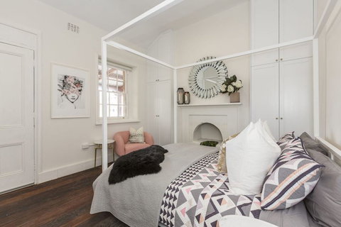 Landmark 1850s Family Fremantle Home - Darwin Holiday 1