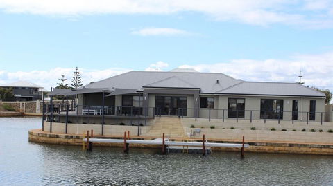 Port Bouvard Retreat - Large Family Friendly Canal Home With Private Jetty - Darwin Holiday 0