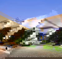Ramada by Wyndham Diplomat Canberra - Darwin Holiday