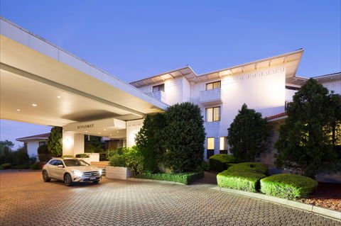 Ramada By Wyndham Diplomat Canberra - Darwin Holiday 0