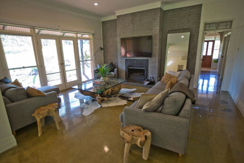 Ridge Line Riders Luxury Retreat - Darwin Holiday 0