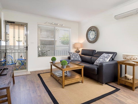 Rustic Charm - Darwin Holiday 1