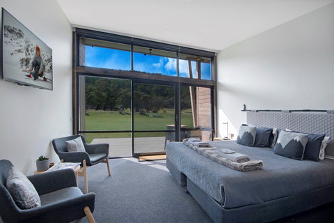 Snohus Two - Darwin Holiday 0