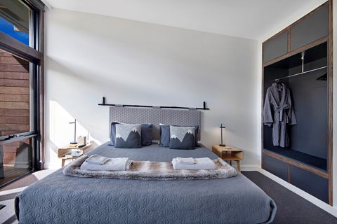 Snohus Two - Darwin Holiday 1