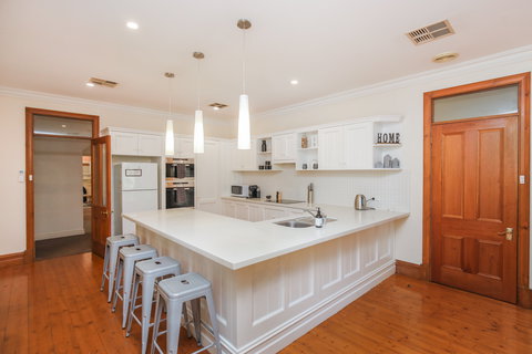 The Hills House At Hahndorf - Darwin Holiday 1