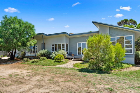 The Cutting - Darwin Holiday 0