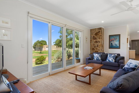 The Cutting - Darwin Holiday 2