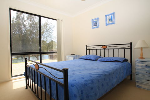 Waterfront Getaway In Sussex - Darwin Holiday 2