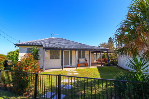 Beachside Cottage At Blacksmiths - Darwin Holiday 0