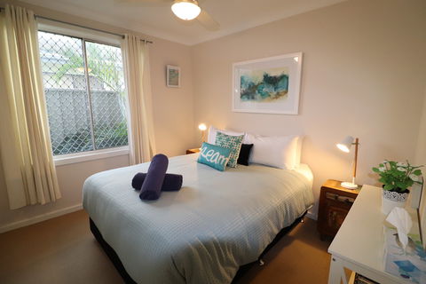 Beachside Cottage At Blacksmiths - Darwin Holiday 2