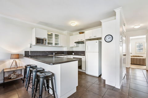 Dockside Holiday Apartments - Darwin Holiday 2