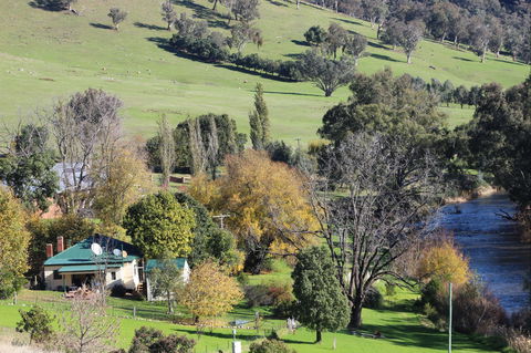 Elm Cottage Tumut - Darwin Holiday 1