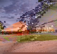 Honeysuckle Rise Country Accommodation - Darwin Holiday