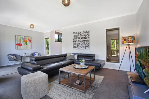 Luminosa - Darwin Holiday 0