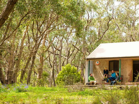 Mount Lofty Cottage YHA - Darwin Holiday 1