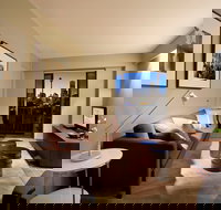 Overlooking the city's silhouette - Darwin Holiday