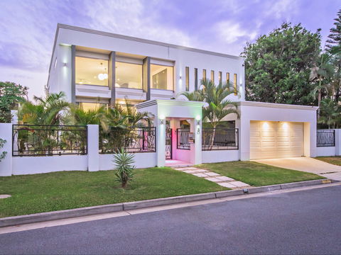Riviera Waters Broadbeach - Vogue Holiday Homes - Darwin Holiday 0