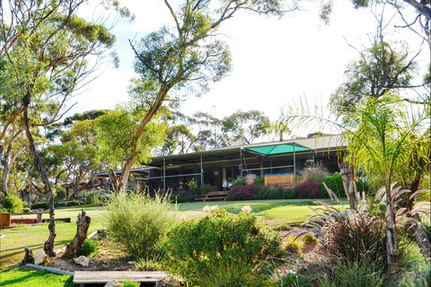 River Boat Road Cadell -River Shack Rentals - Darwin Holiday 0