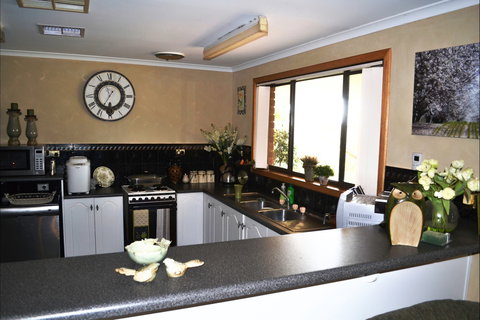 River Boat Road Cadell -River Shack Rentals - Darwin Holiday 2