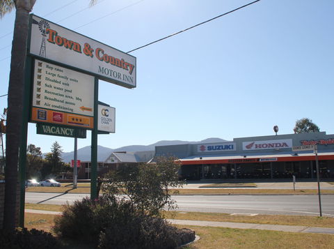 Town And Country Motor Inn - Tamworth - Darwin Holiday 1