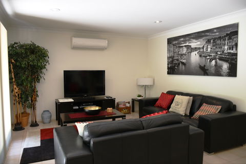 Wagga Riverside Apartments - Darwin Holiday 2