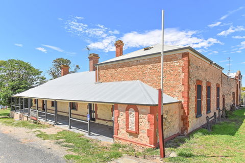Wellington Courthouse. - Darwin Holiday 0