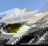 White Beach Cottage - The Perfect Beach Getaway