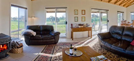 Hut On The Hill Heathcote - Darwin Holiday 5