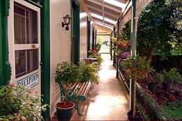 Daylesford Central Motor Inn - Darwin Holiday 4