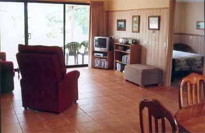 Alvina Holiday Cottages - Darwin Holiday 4