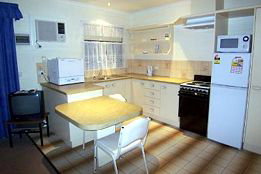 Allambi Holiday Apartments - Darwin Holiday 3