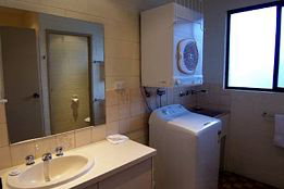 Allambi Holiday Apartments - Darwin Holiday 4